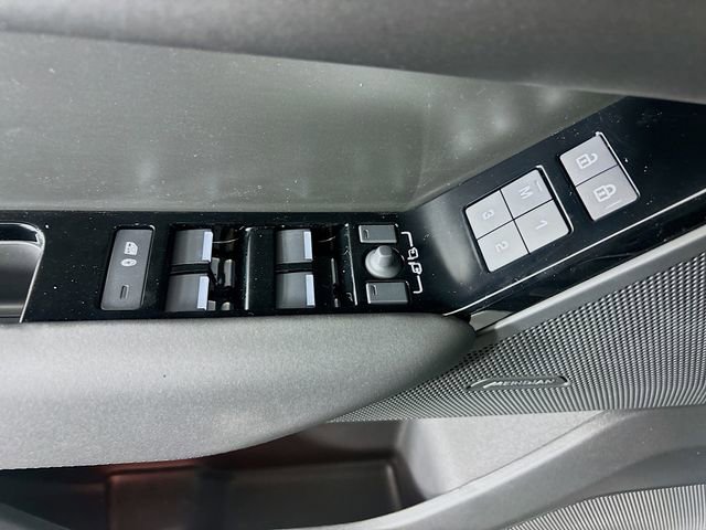 Used 2026 Land Rover Range Rover Velar S image 20