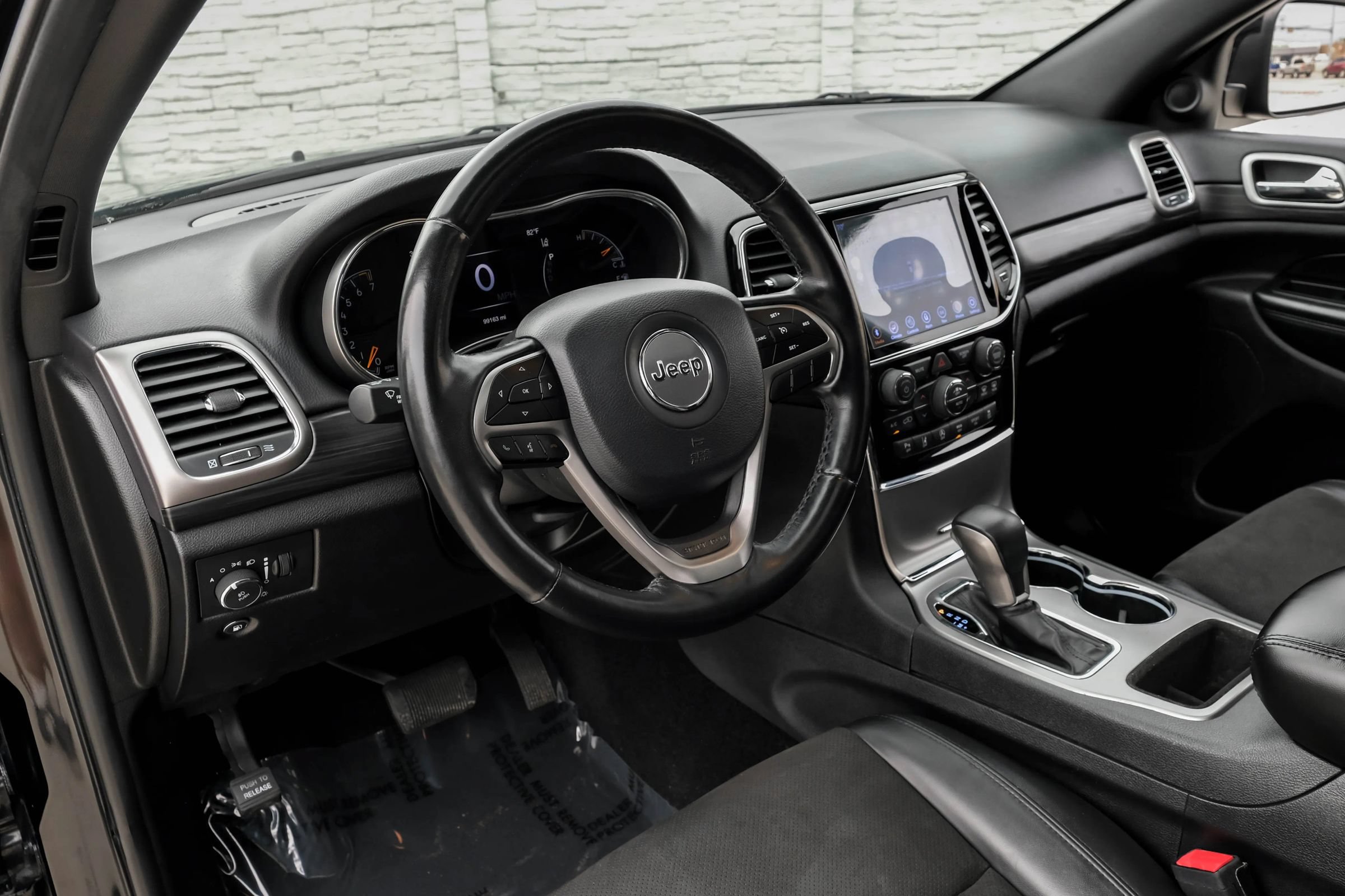 Used 2020 Jeep Grand Cherokee Altitude RWD image 3