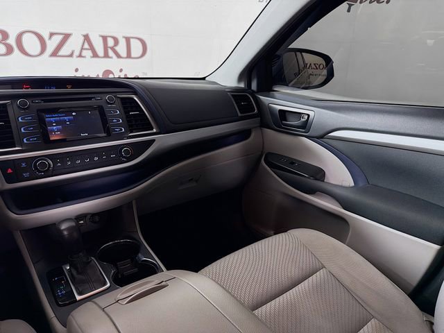 Used 2019 Toyota Highlander LE FWD image 25