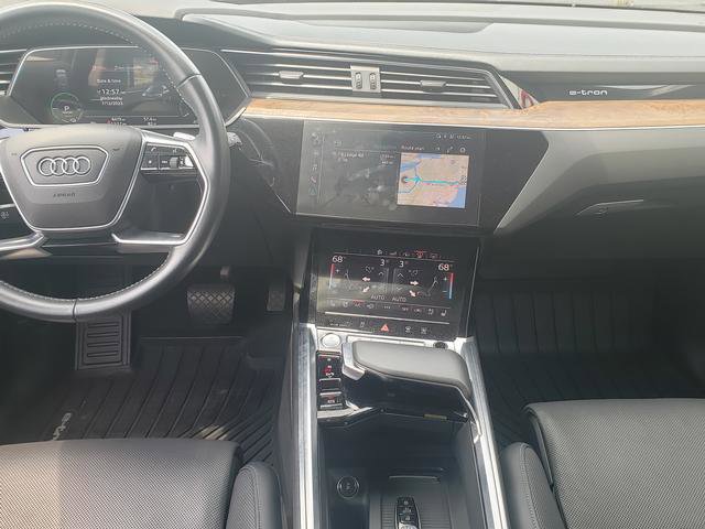 Used 2019 Audi e-tron Prestige w/ Prestige Package AWD/4WD image 14