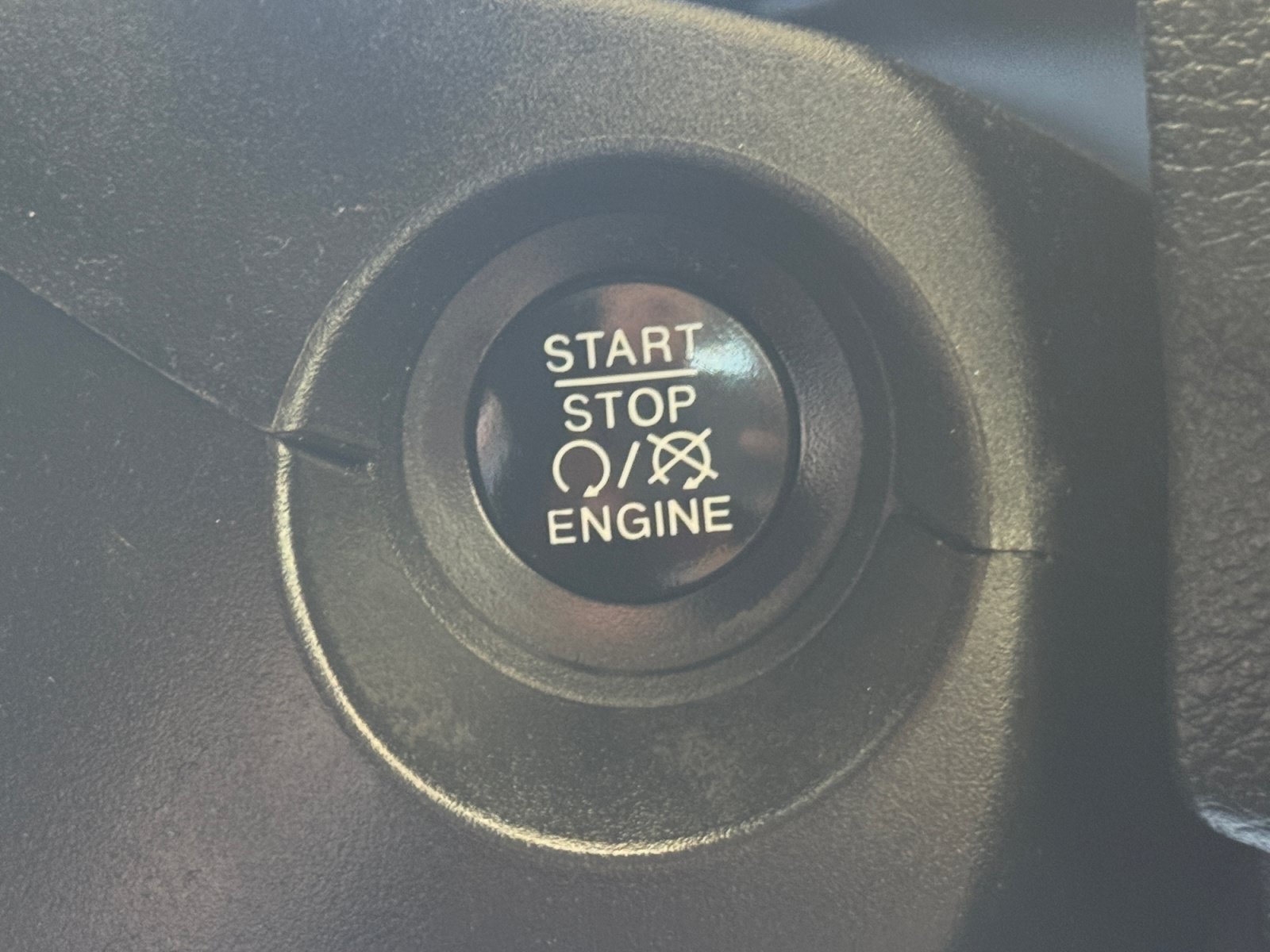 Used 2018 Jeep Compass Latitude w/ Popular Equipment Group FWD image 23