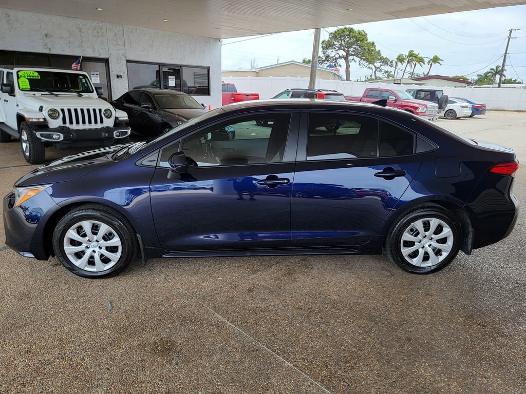 Used 2025 Toyota Corolla LE FWD image 3