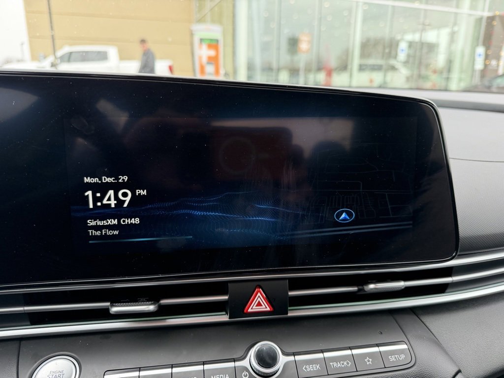 Used 2025 Hyundai Elantra Limited image 9