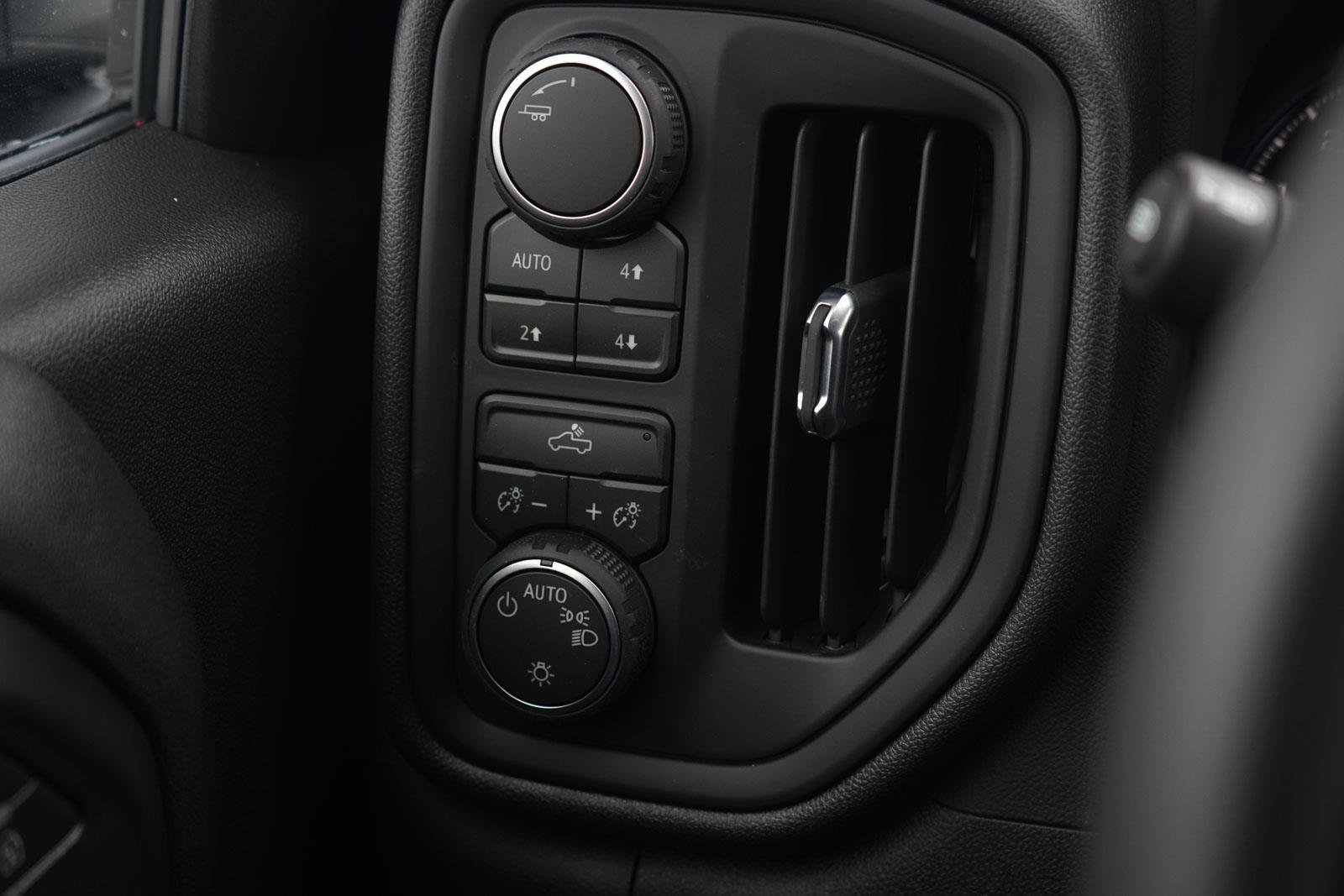 New 2026 Chevrolet Silverado 1500 Custom Trail Boss w/ LPO, Dark Essentials Package AWD/4WD image 19