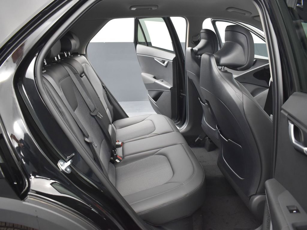 Certified 2025 Kia Niro EX FWD image 20