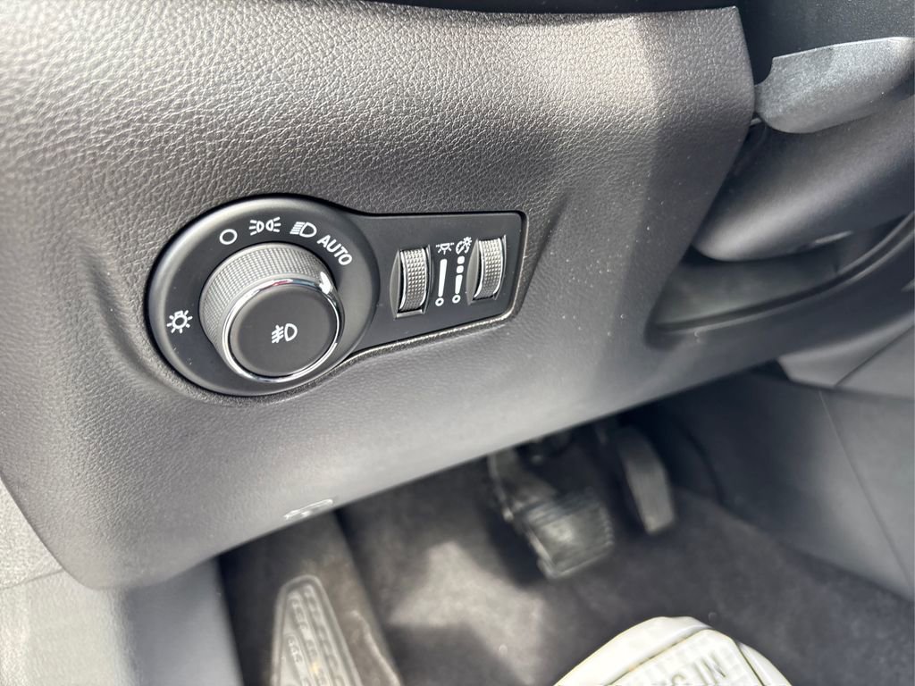 New 2025 Jeep Compass Limited image 34