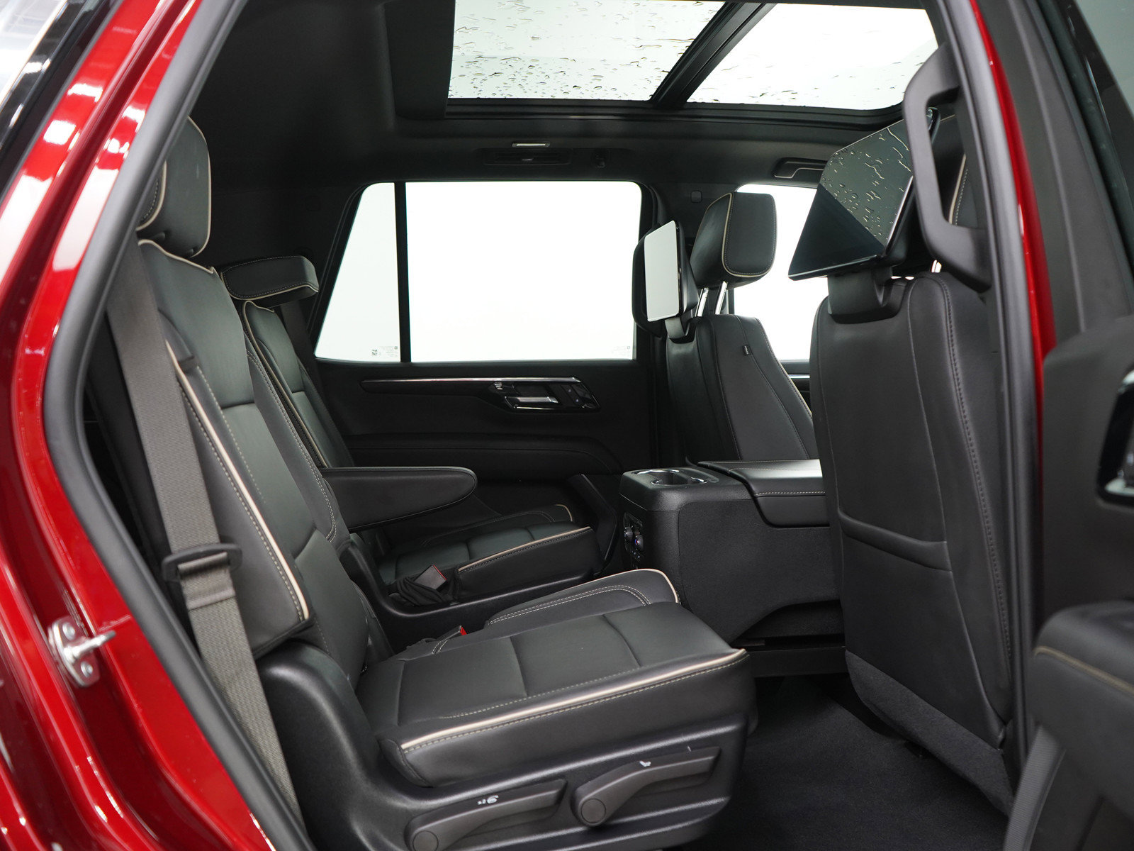 Used 2025 Chevrolet Tahoe Premier AWD/4WD image 13