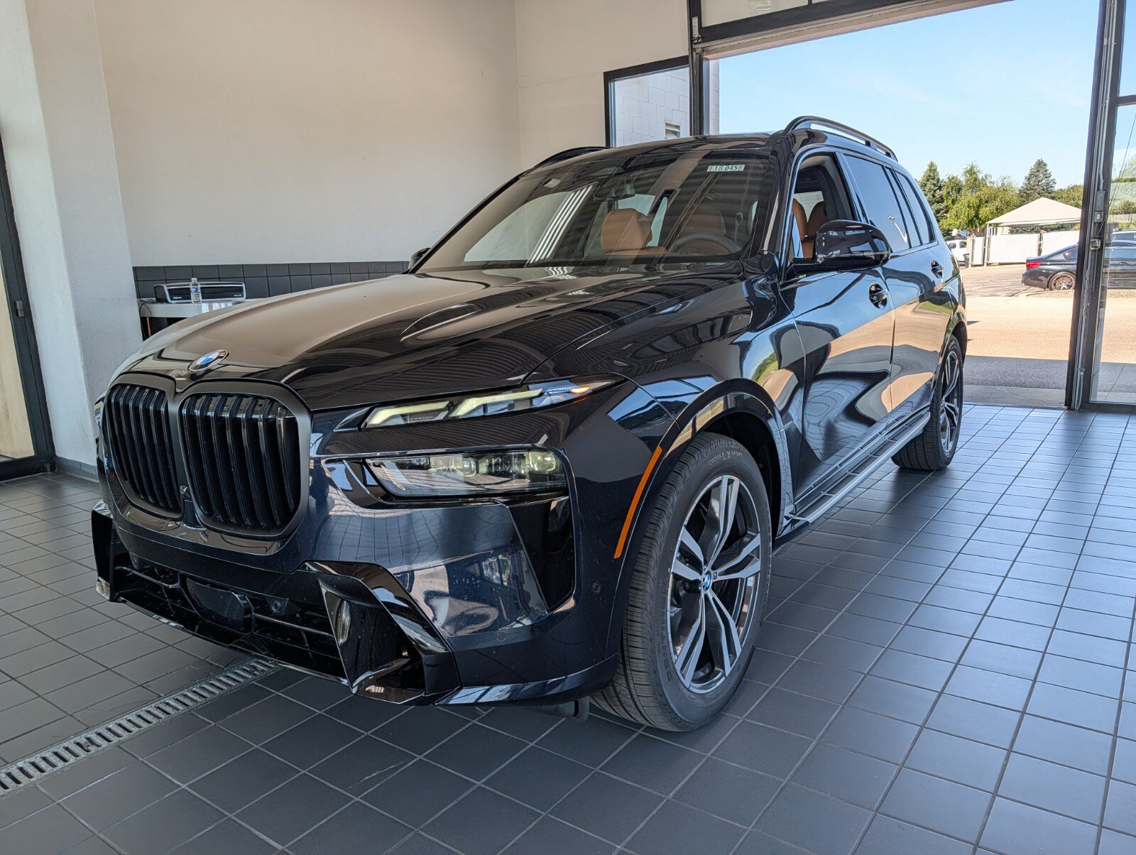 New 2027 BMW X7 xDrive40i w/ M Sport Package AWD/4WD image 7