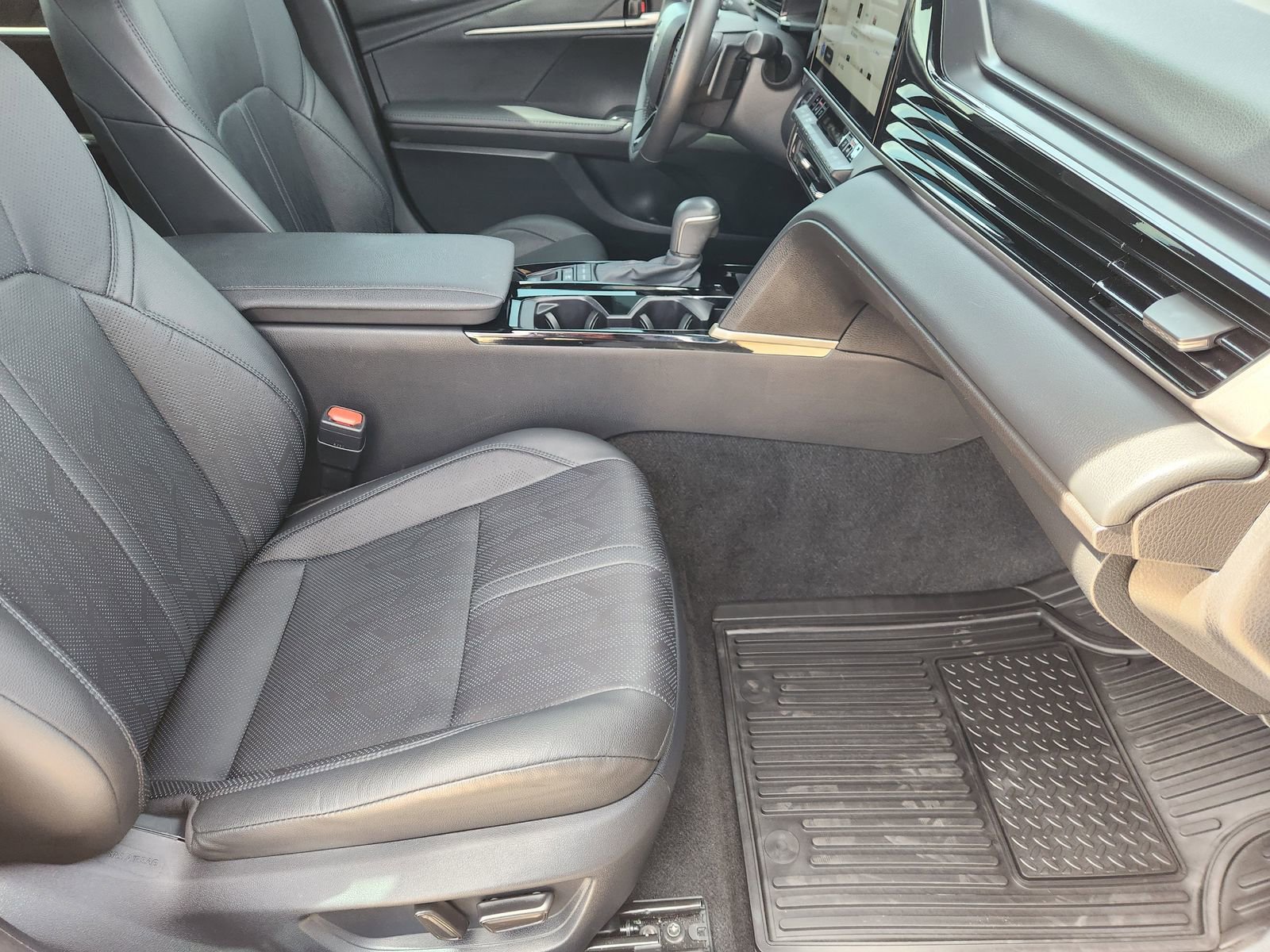 Used 2025 Toyota Camry XSE w/ Premium Package image 17