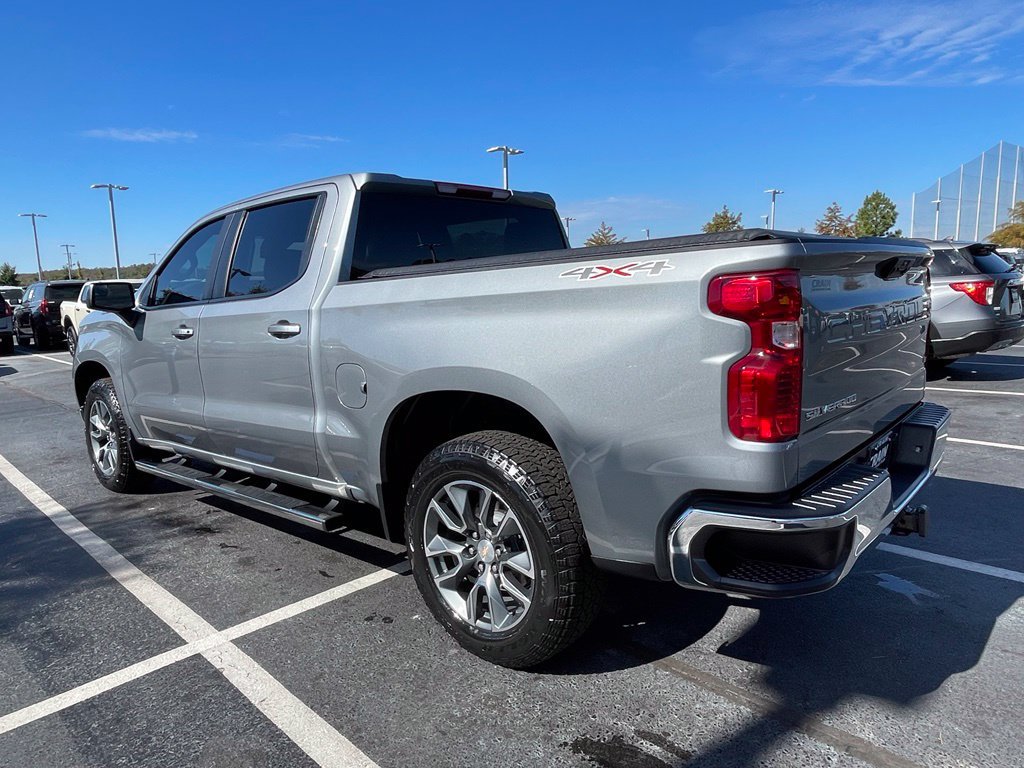 Used 2025 Chevrolet Silverado 1500 LT AWD/4WD image 5