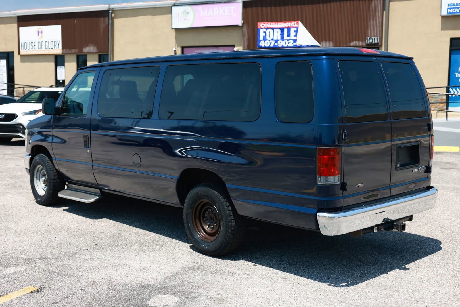 Used 2011 Ford E-350 and Econoline 350 XLT image 4
