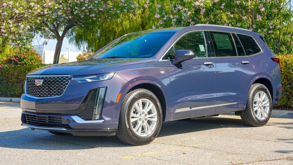 New 2025 Cadillac XT6 Luxury image 3