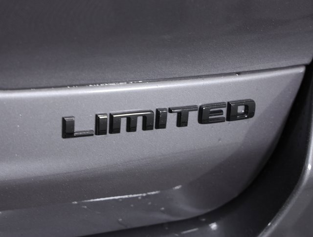 Used 2025 Jeep Grand Cherokee L Limited w/ Black Appearance Package image 8