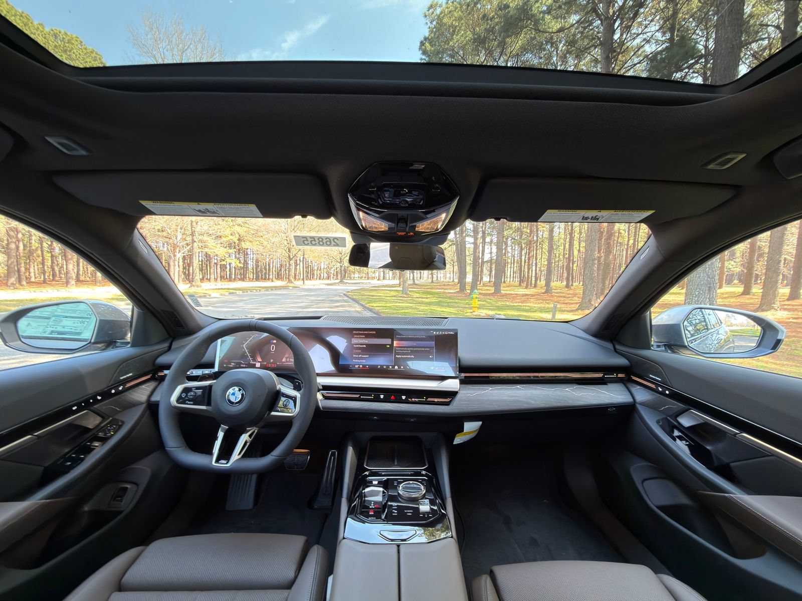 New 2026 BMW 530i xDrive w/ M Sport Package AWD/4WD image 2