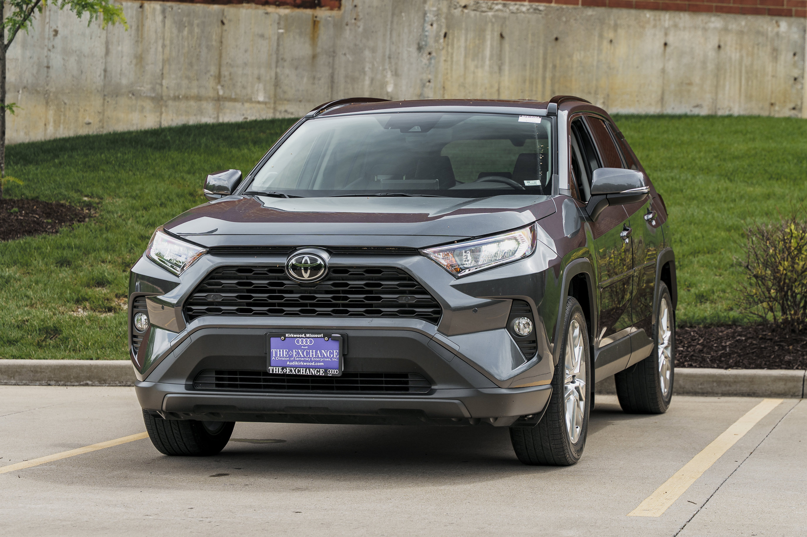 Used 2020 Toyota RAV4 XLE Premium AWD/4WD image 7