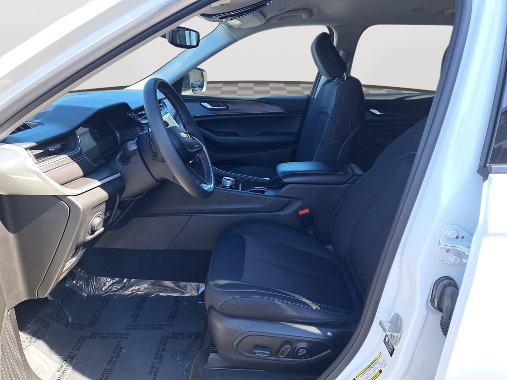 Used 2023 Jeep Grand Cherokee L Laredo image 12