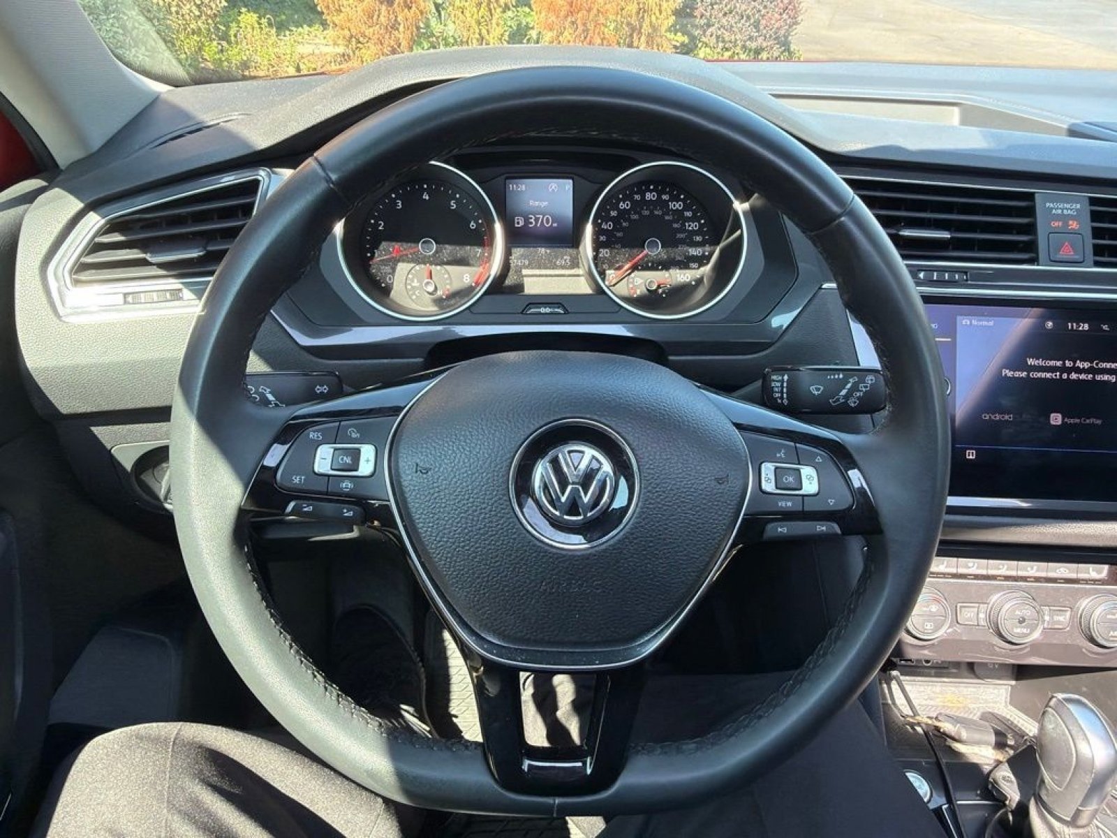 Used 2020 Volkswagen Tiguan SE AWD/4WD image 19
