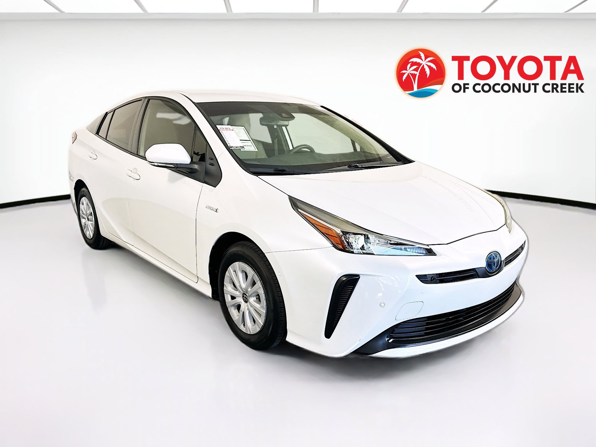 Used 2021 Toyota Prius XLE image 1