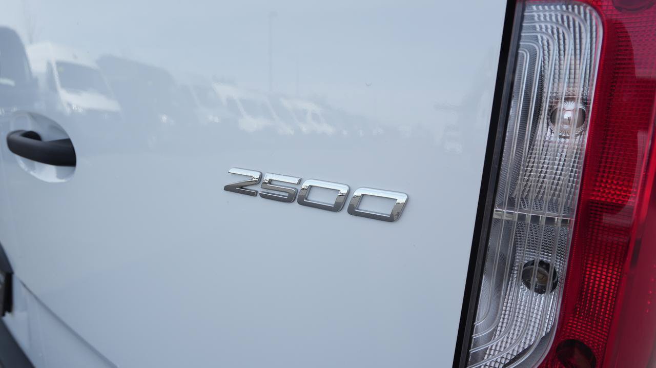 Used 2025 Mercedes-Benz Sprinter 2500 image 19