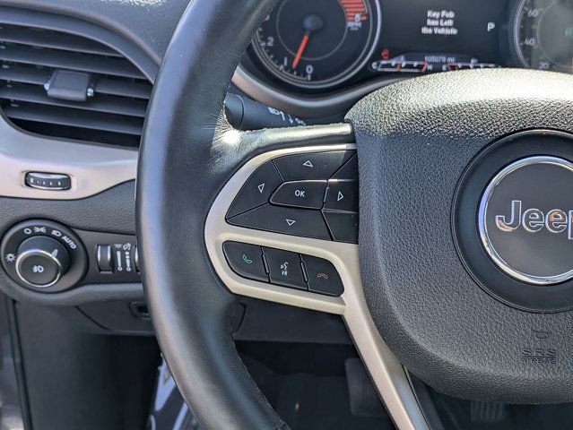 Used 2017 Jeep Cherokee Limited w/ Technology Group FWD image 19