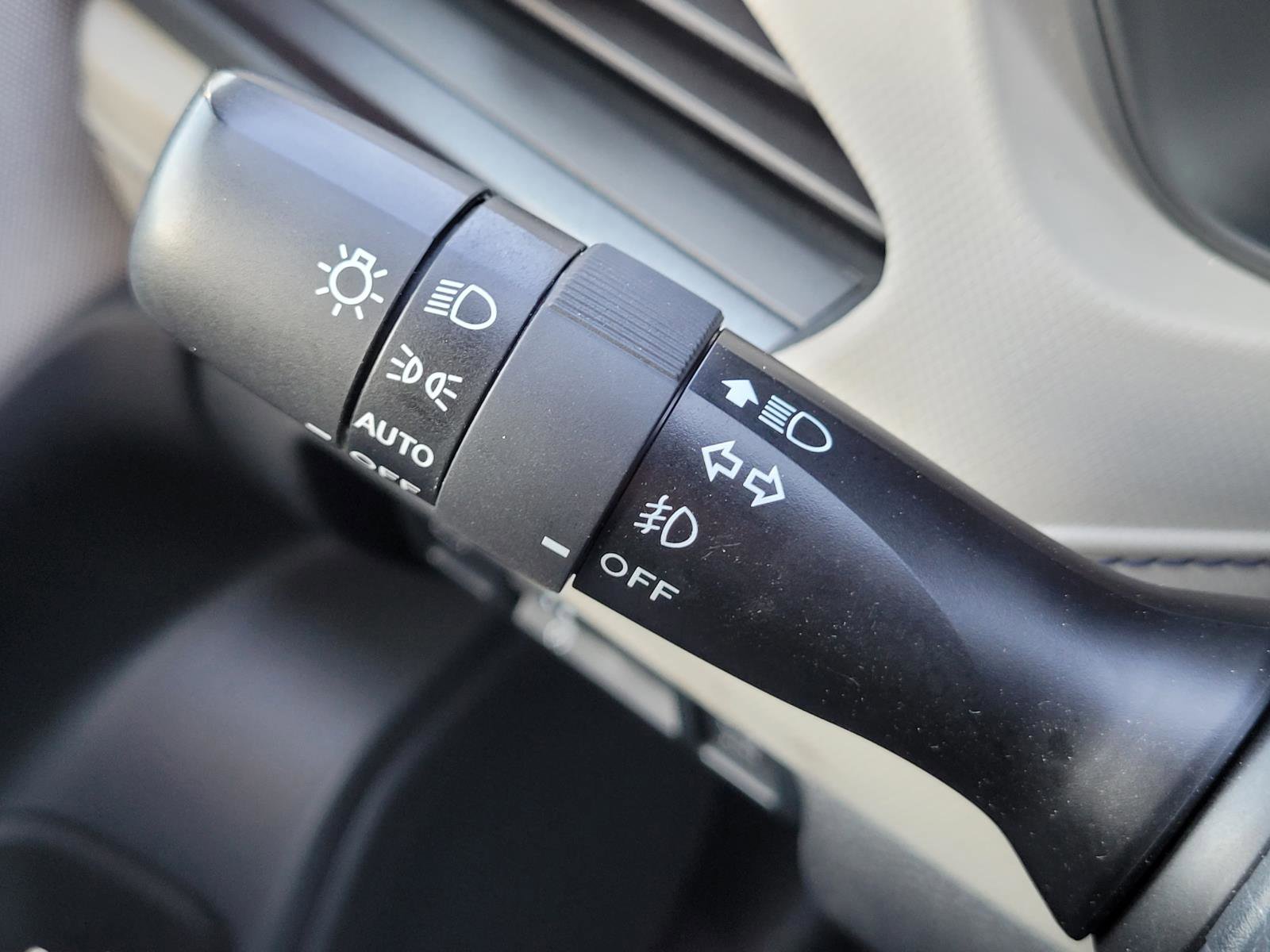 Used 2025 Subaru Forester Premium AWD/4WD image 32