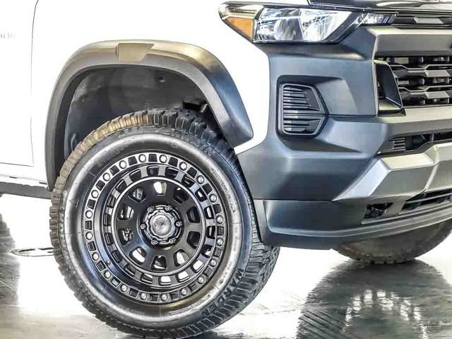 Used 2025 Chevrolet Colorado Trail Boss w/ Midnight Edition AWD/4WD image 4