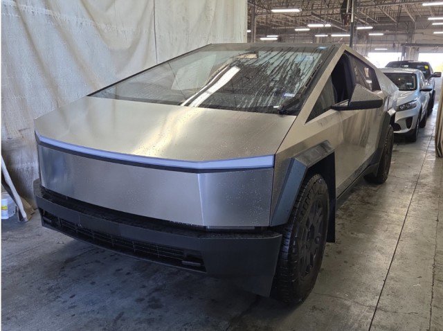 Used 2024 Tesla Cybertruck AWD Crew Cab image 5