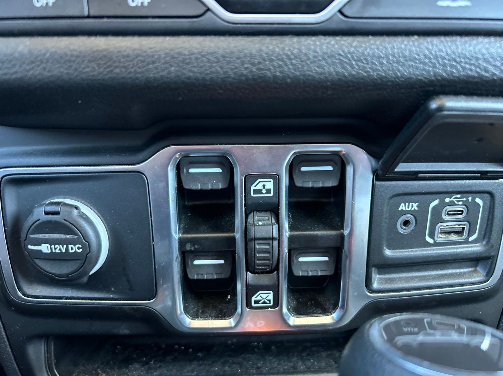 Certified 2025 Jeep Gladiator Sport AWD/4WD image 30