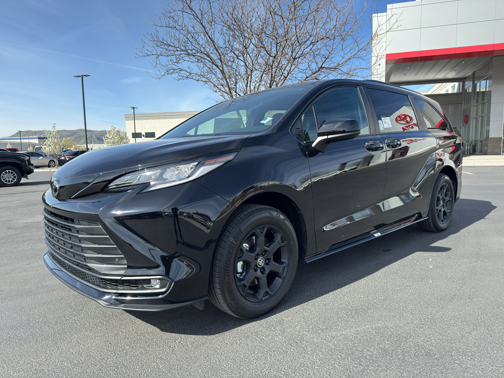 New 2026 Toyota Sienna XLE Woodland Edition image 5