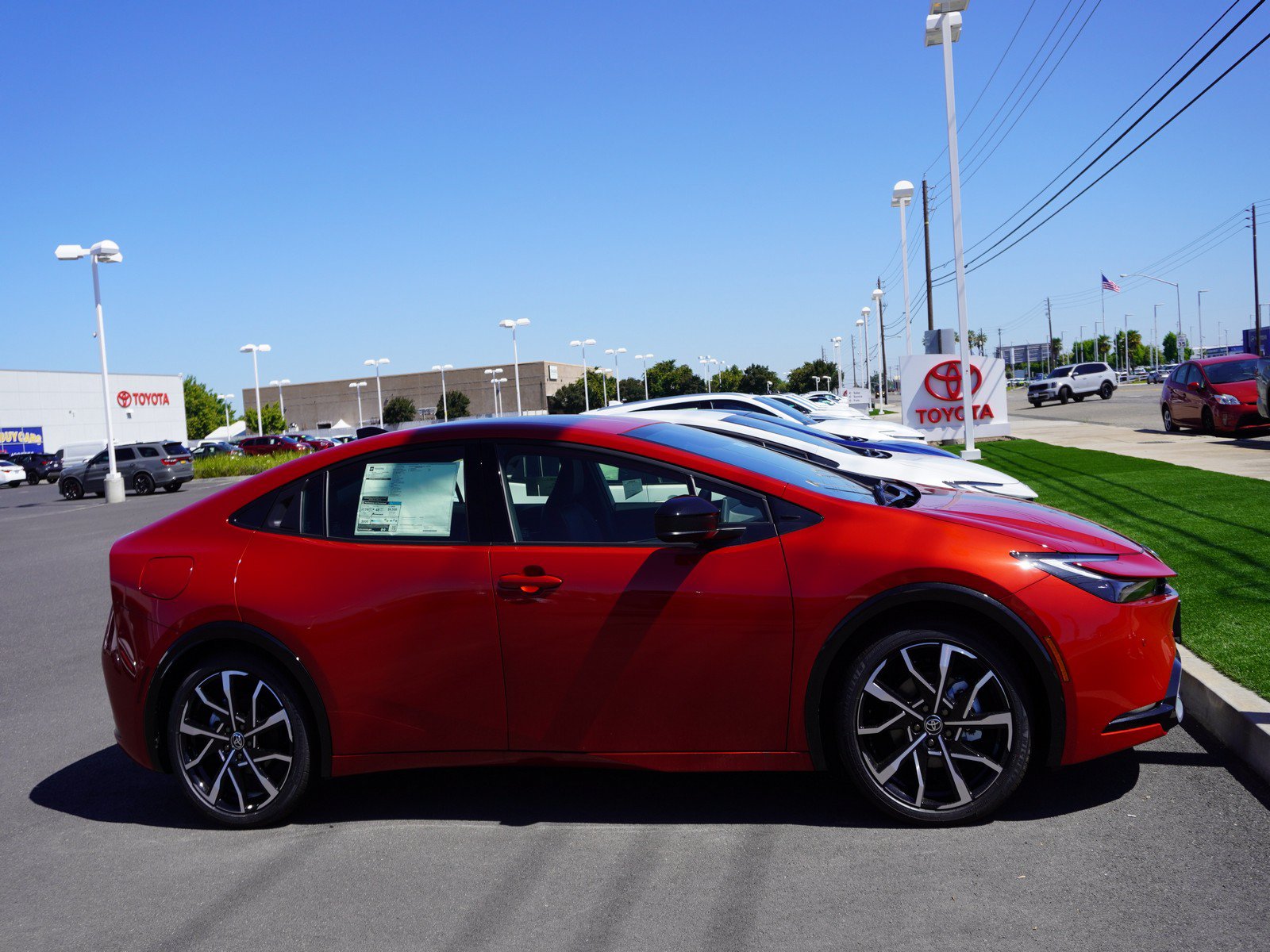 New 2026 Toyota Prius Plug-In Hybrid FWD image 5