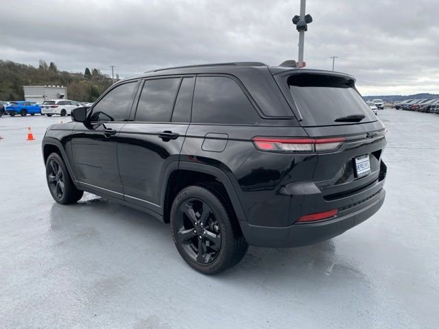 Used 2023 Jeep Grand Cherokee Altitude image 6