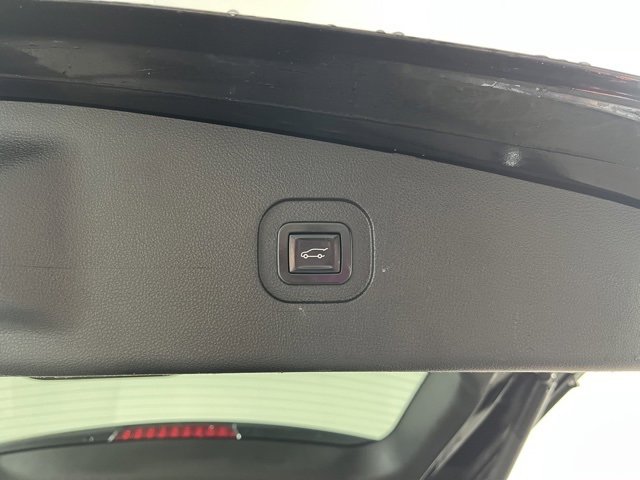 Used 2016 Chevrolet Equinox LTZ w/ Enhanced Convenience Package image 40