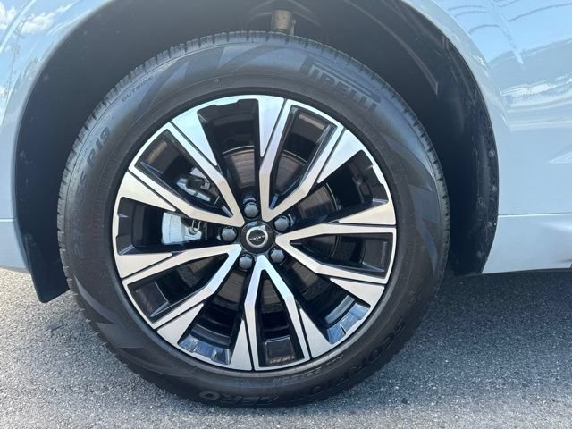Certified 2025 Volvo XC60 B5 Plus AWD/4WD image 9