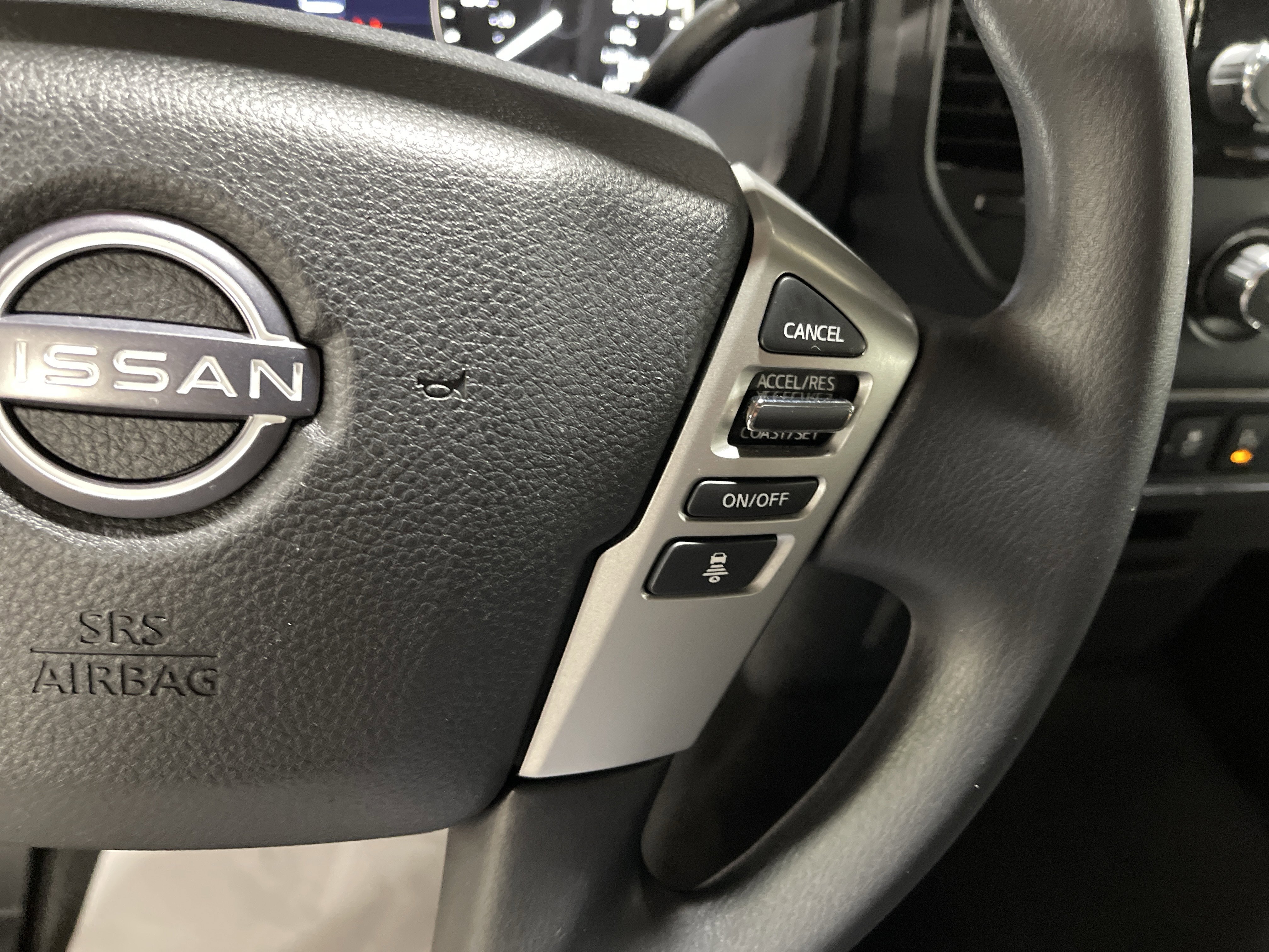 Used 2024 Nissan Titan SV image 20