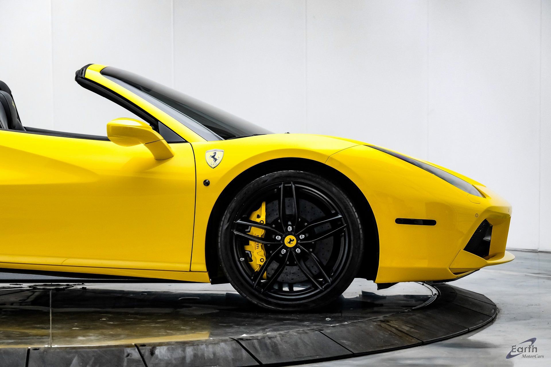 Used 2017 Ferrari 488 Spider image 30