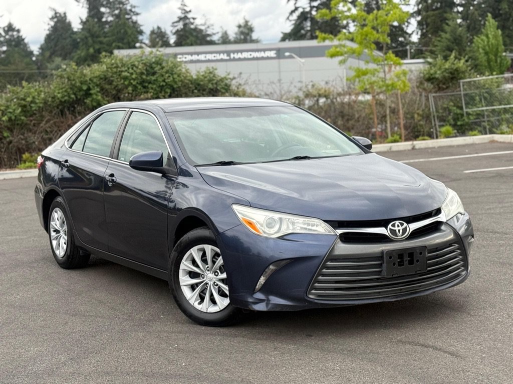 Used 2015 Toyota Camry LE FWD image 2