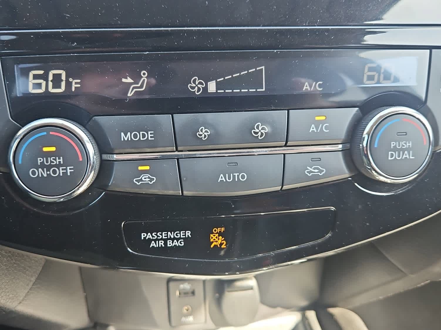 Used 2015 Nissan Rogue SL w/ SL Premium Package FWD image 16