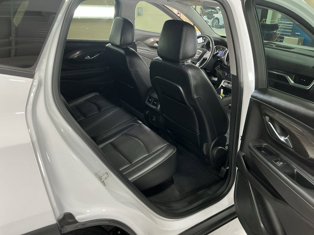 Used 2024 GMC Terrain SLT image 15