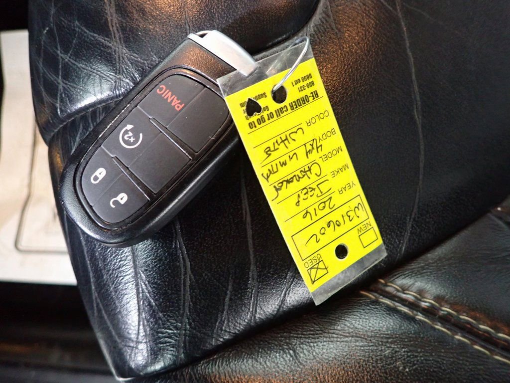 Used 2016 Jeep Cherokee Limited image 37