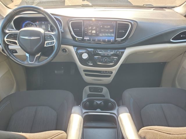 Used 2021 Chrysler Pacifica Touring w/ Cold Weather Group FWD image 26