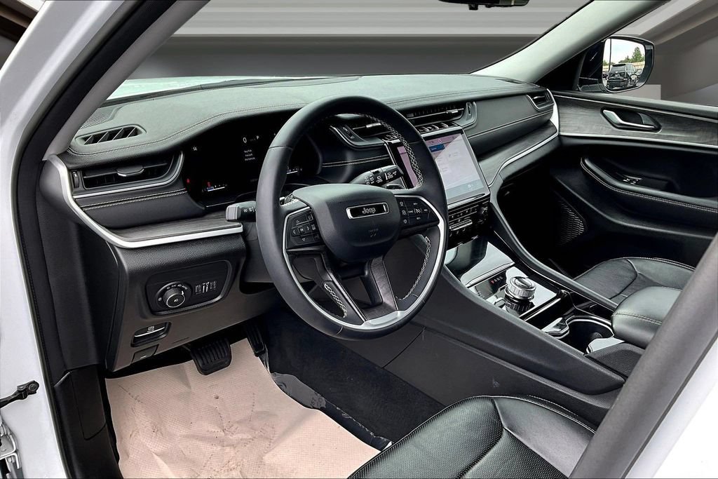 Used 2023 Jeep Grand Cherokee L Limited w/ Luxury Tech Group II AWD/4WD image 17