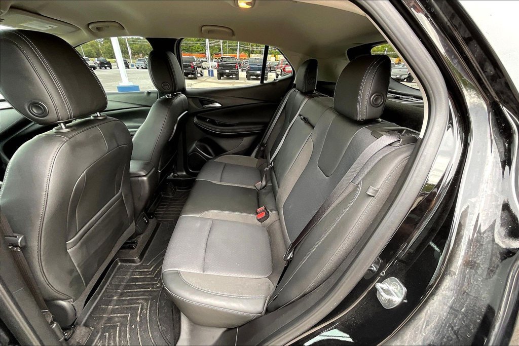 Used 2022 Buick Encore GX Select w/ Sport Touring Package FWD image 6