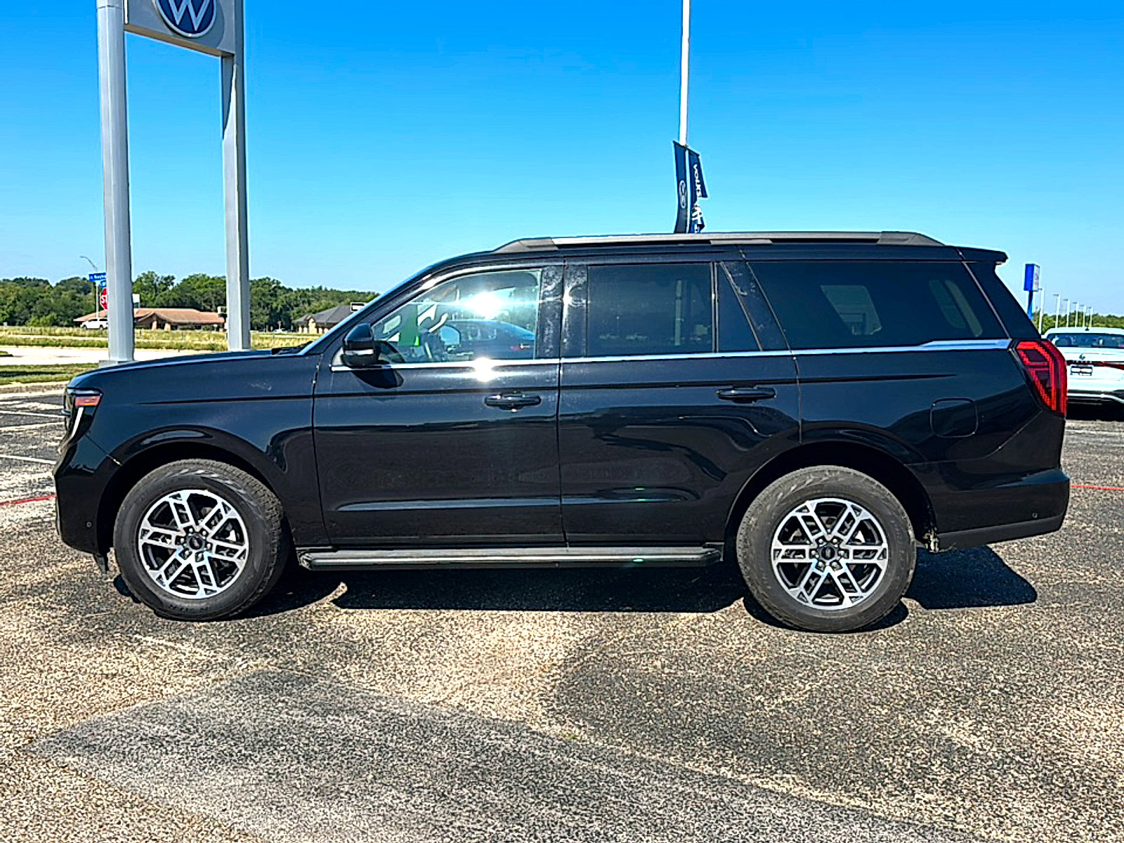 Used 2025 Ford Expedition Active AWD/4WD image 5