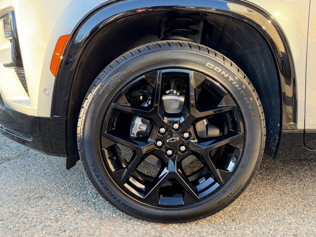 Used 2025 Chevrolet Traverse RS image 9