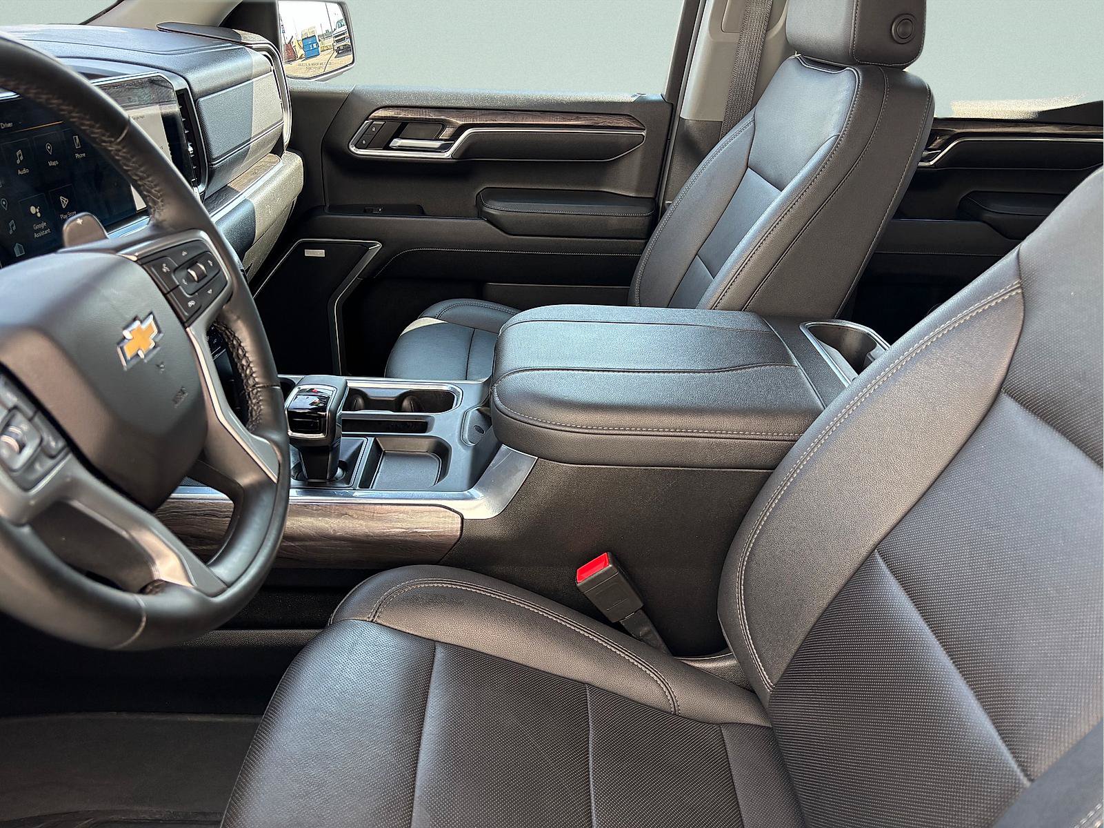 Used 2023 Chevrolet Silverado 1500 LTZ AWD/4WD image 16