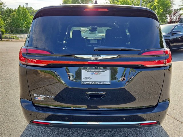 New 2025 Chrysler Pacifica Select image 4