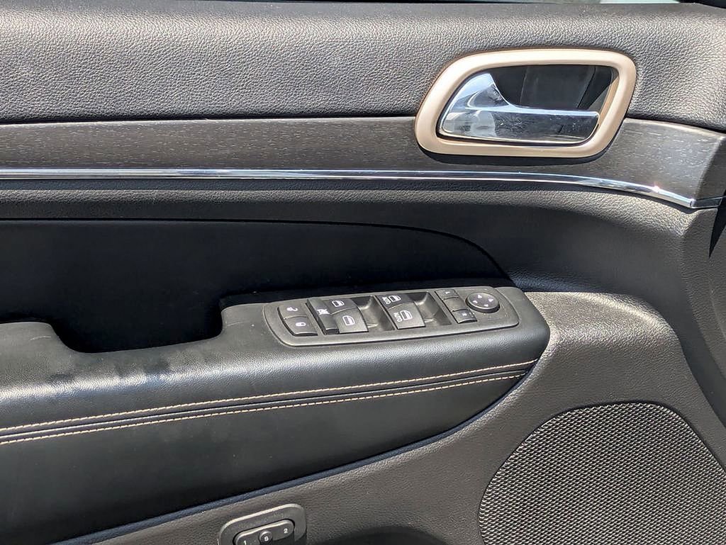 Used 2017 Jeep Grand Cherokee Limited AWD/4WD image 10