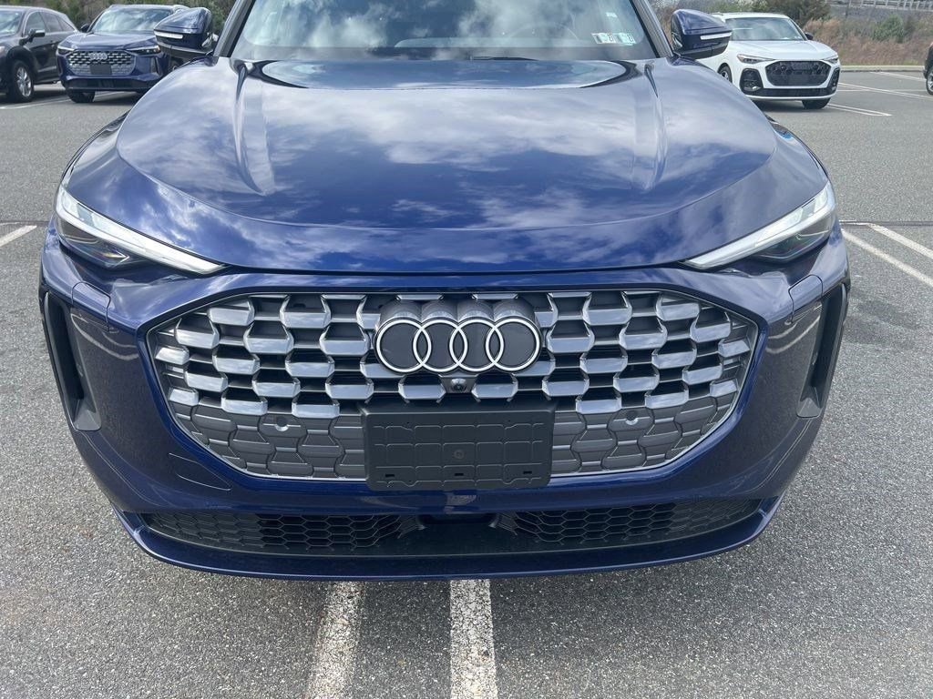 Used 2025 Audi Q5 Premium w/ Convenience Package image 2