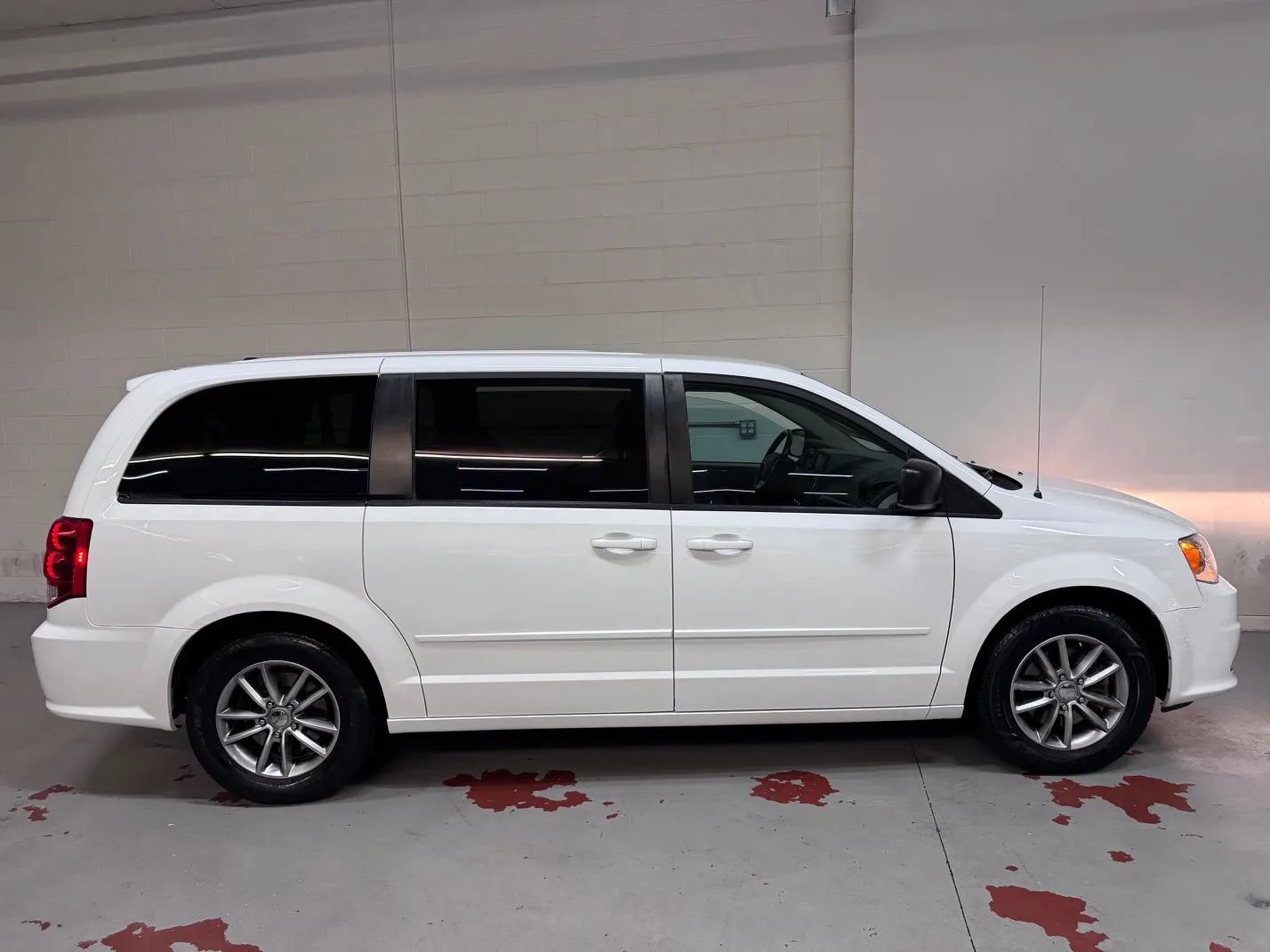 Used 2017 Dodge Grand Caravan SE w/ Power Window Group FWD image 2