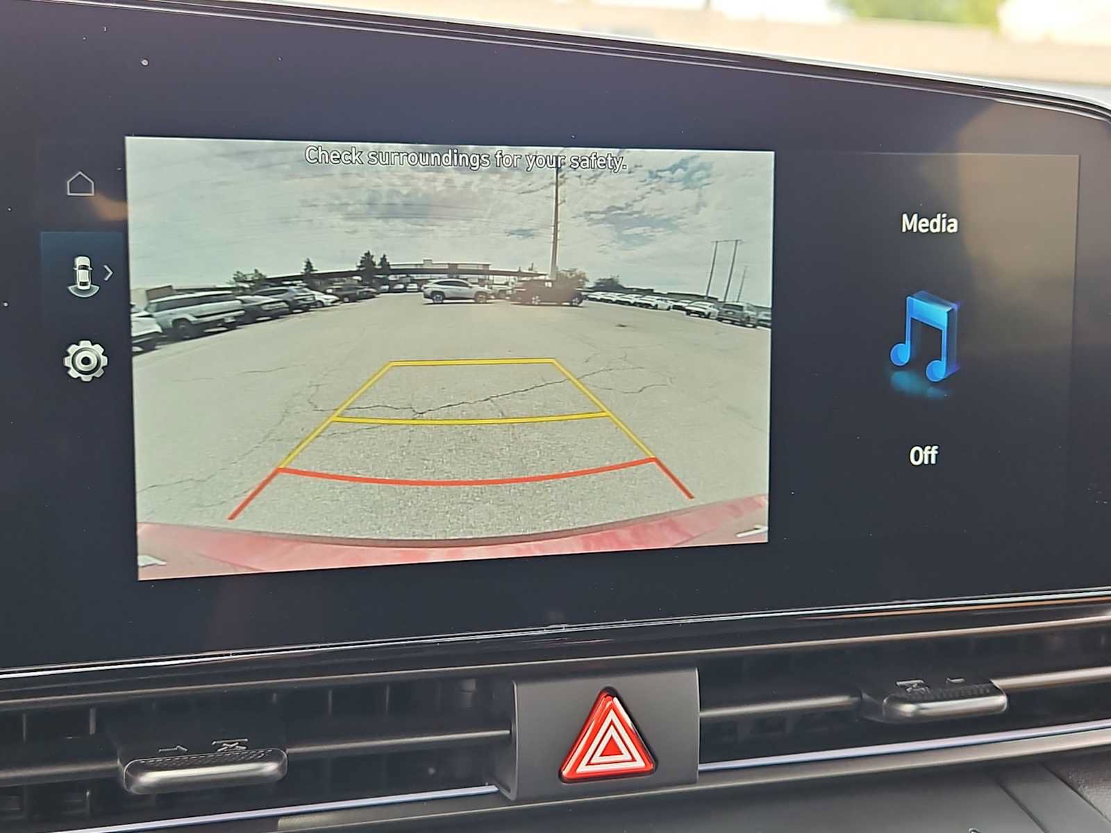 Used 2025 Hyundai Elantra Hybrid FWD image 29